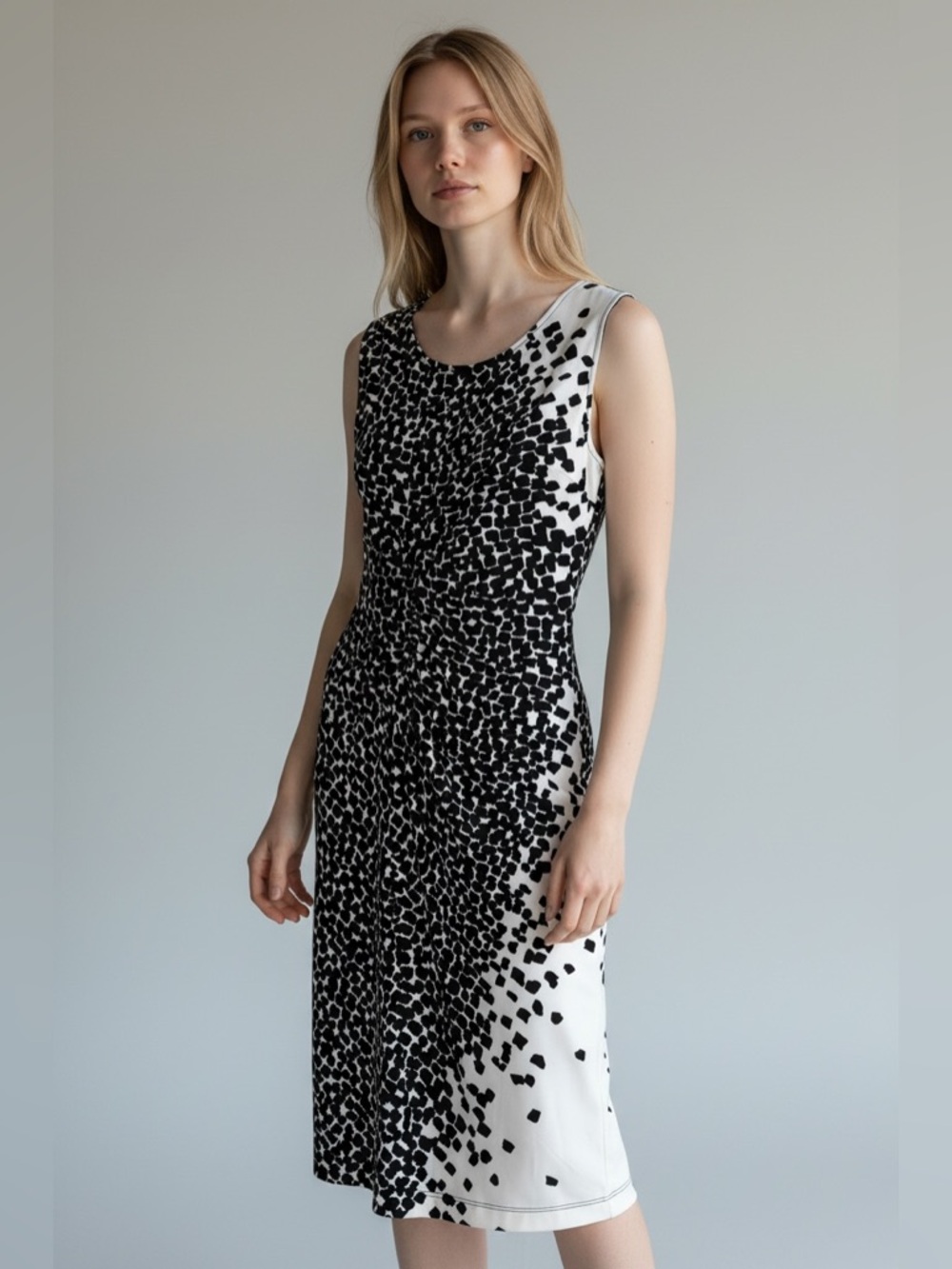 BCBGMaxAzria Black & White Sleeveless Printed Knee Length Dress